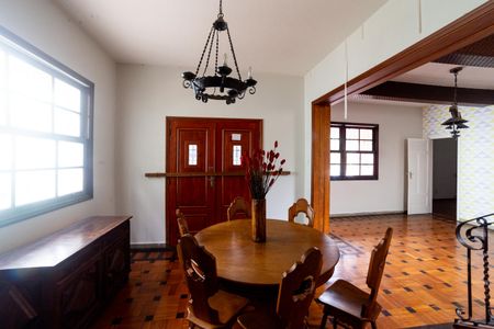 Casa para alugar com 166m², 4 quartos e 1 vaga Casa para alugar com 166m², 4 quartos e 1 vagaSala