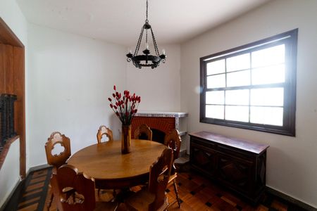 Casa para alugar com 166m², 4 quartos e 1 vaga Casa para alugar com 166m², 4 quartos e 1 vagaSala