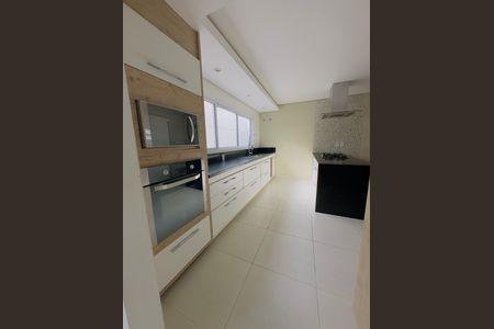 Casa de condomínio para alugar com 800m², 4 quartos e 4 vagas Casa de condomínio para alugar com 800m², 4 quartos e 4 vagasCozinha
