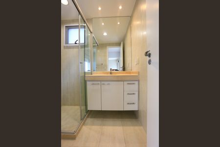Apartamento à venda com 253m², 3 quartos e 4 vagas Apartamento à venda com 253m², 3 quartos e 4 vagasBanheiro da Suíte 2