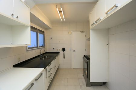 Apartamento à venda com 253m², 3 quartos e 4 vagas Apartamento à venda com 253m², 3 quartos e 4 vagascozinha