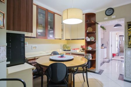 Apartamento à venda com 170m², 5 quartos e 2 vagasCopa