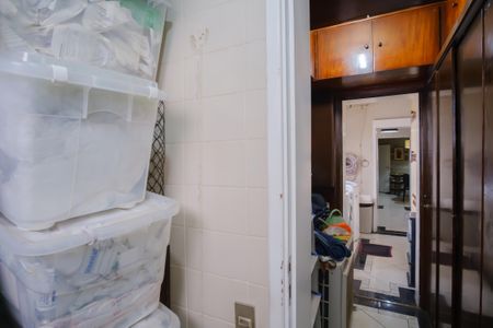 Apartamento à venda com 170m², 5 quartos e 2 vagasBanheiro de Serviço