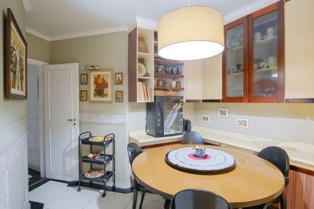 Apartamento à venda com 170m², 5 quartos e 2 vagasCopa