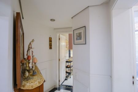 Apartamento à venda com 170m², 5 quartos e 2 vagasCorredor