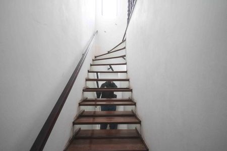 Casa à venda com 250m², 3 quartos e 2 vagas Casa à venda com 250m², 3 quartos e 2 vagasescada