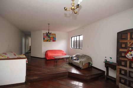 Casa à venda com 250m², 3 quartos e 2 vagas Casa à venda com 250m², 3 quartos e 2 vagasSala