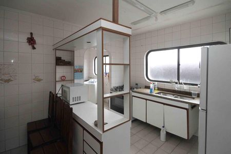 Casa à venda com 250m², 3 quartos e 2 vagas Casa à venda com 250m², 3 quartos e 2 vagasCozinha