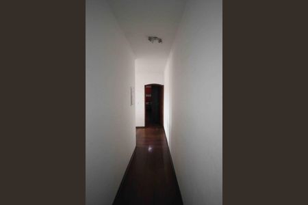 Casa à venda com 250m², 3 quartos e 2 vagas Casa à venda com 250m², 3 quartos e 2 vagasCorredor