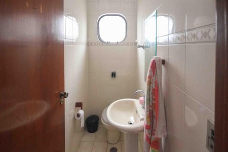 Casa à venda com 250m², 3 quartos e 2 vagas Casa à venda com 250m², 3 quartos e 2 vagasLavabo