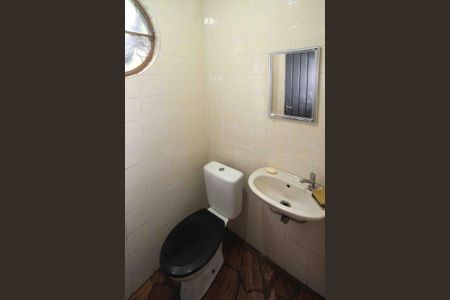 Casa à venda com 250m², 3 quartos e 2 vagas Casa à venda com 250m², 3 quartos e 2 vagasBanheiro do espaço gourmet