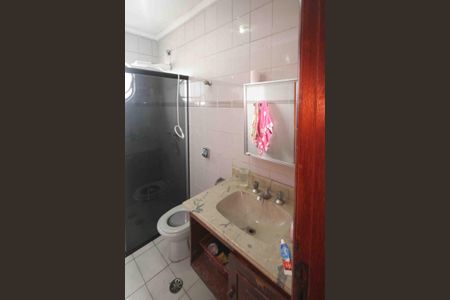 Casa à venda com 250m², 3 quartos e 2 vagas Casa à venda com 250m², 3 quartos e 2 vagasBanheiro Social