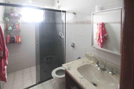 Casa à venda com 250m², 3 quartos e 2 vagas Casa à venda com 250m², 3 quartos e 2 vagasBanheiro Social