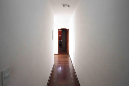 Casa à venda com 250m², 3 quartos e 2 vagas Casa à venda com 250m², 3 quartos e 2 vagasCorredor