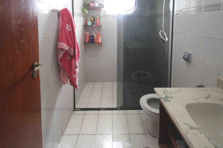 Casa à venda com 250m², 3 quartos e 2 vagas Casa à venda com 250m², 3 quartos e 2 vagasBanheiro Social