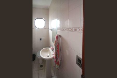 Casa à venda com 250m², 3 quartos e 2 vagas Casa à venda com 250m², 3 quartos e 2 vagasLavabo