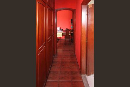 Casa à venda com 250m², 3 quartos e 2 vagas Casa à venda com 250m², 3 quartos e 2 vagasCloset