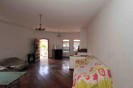 Casa à venda com 250m², 3 quartos e 2 vagas Casa à venda com 250m², 3 quartos e 2 vagasSala