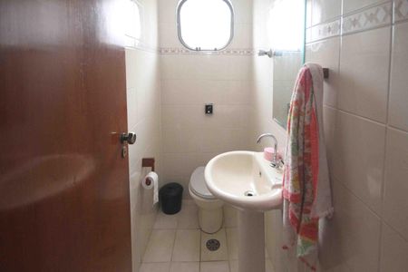 Casa à venda com 250m², 3 quartos e 2 vagas Casa à venda com 250m², 3 quartos e 2 vagasLavabo