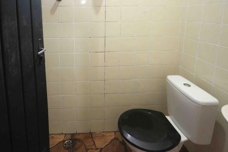 Casa à venda com 250m², 3 quartos e 2 vagas Casa à venda com 250m², 3 quartos e 2 vagasBanheiro do espaço gourmet