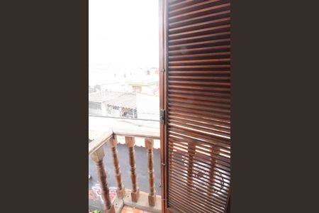 Casa à venda com 250m², 3 quartos e 2 vagas Casa à venda com 250m², 3 quartos e 2 vagasVaranda