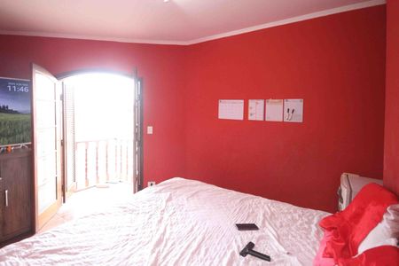 Casa à venda com 250m², 3 quartos e 2 vagas Casa à venda com 250m², 3 quartos e 2 vagasSuite