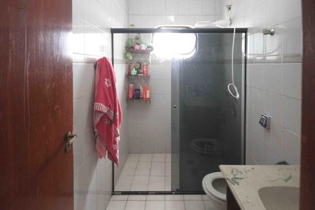 Casa à venda com 250m², 3 quartos e 2 vagas Casa à venda com 250m², 3 quartos e 2 vagasBanheiro Social