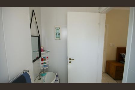 Banheiro da Suíte 1 de apartamento para alugar com 2 quartos, 66m² em Vila Tupi, Praia Grande