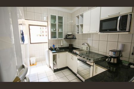 Cozinha de apartamento para alugar com 2 quartos, 66m² em Vila Tupi, Praia Grande