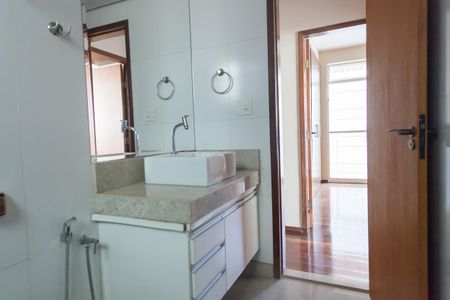 Apartamento à venda com 142m², 4 quartos e 1 vaga Apartamento à venda com 142m², 4 quartos e 1 vagaBanheiro Social