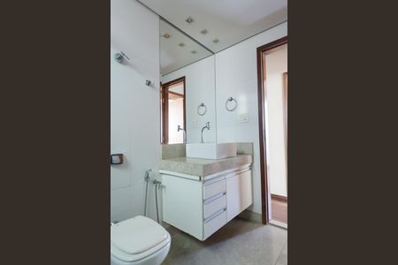 Apartamento à venda com 142m², 4 quartos e 1 vaga Apartamento à venda com 142m², 4 quartos e 1 vagaBanheiro Social