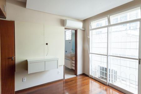 Apartamento à venda com 142m², 4 quartos e 1 vaga Apartamento à venda com 142m², 4 quartos e 1 vagasuite