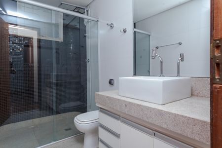 Apartamento à venda com 142m², 4 quartos e 1 vaga Apartamento à venda com 142m², 4 quartos e 1 vagaBanheiro Social