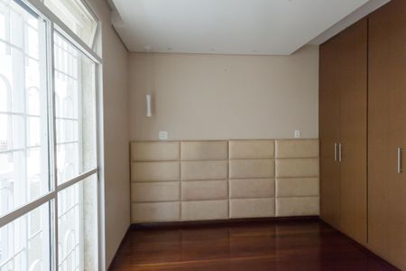 Apartamento à venda com 142m², 4 quartos e 1 vaga