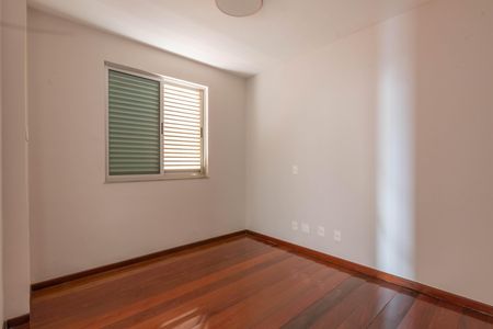 Apartamento à venda com 162m², 4 quartos e 2 vagasQuarto 2