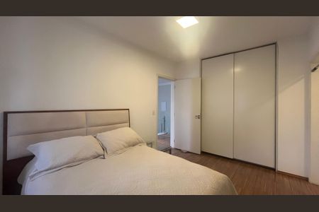 Casa de condomínio à venda com 300m², 5 quartos e 5 vagas