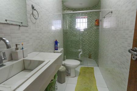 Casa à venda com 261m², 5 quartos e 2 vagasBanheiro da suíte