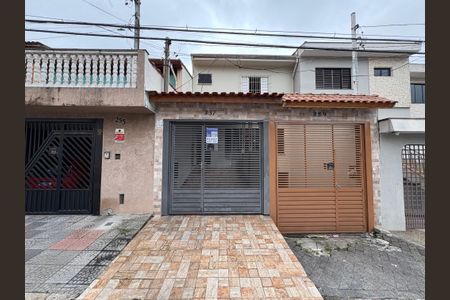 Casa para alugar com 150m², 3 quartos e 1 vaga Casa para alugar com 150m², 3 quartos e 1 vagaFachada + plaquinha