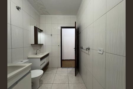 Casa para alugar com 150m², 3 quartos e 1 vaga Casa para alugar com 150m², 3 quartos e 1 vagaBanheiro Social