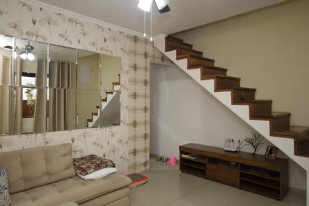 Sala de casa à venda com 2 quartos, 70m² em Parque Guarani, São Paulo