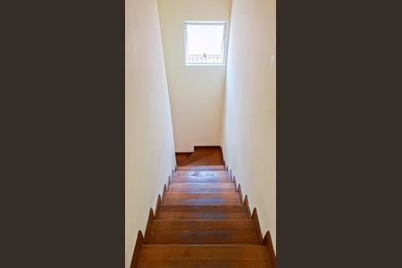 Apartamento à venda com 174m², 4 quartos e 4 vagas Apartamento à venda com 174m², 4 quartos e 4 vagasEscada