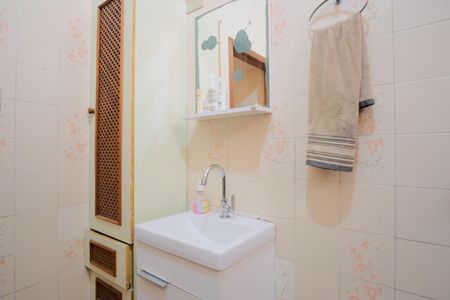 Casa à venda com 235m², 3 quartos e 4 vagasBanheiro Social