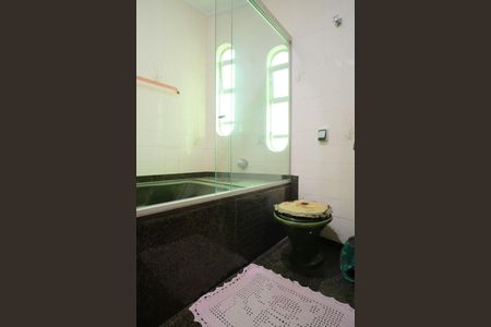 Casa à venda com 235m², 3 quartos e 4 vagasBanheiro da Suíte