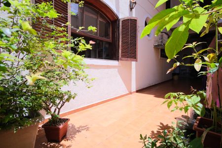 Casa à venda com 235m², 3 quartos e 4 vagasQuintal