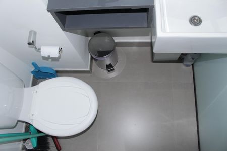 Banheiro Social de kitnet/studio para alugar com 1 quarto, 18m² em Vila Buarque, São Paulo