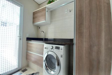 Casa à venda com 313m², 4 quartos e 6 vagas Casa à venda com 313m², 4 quartos e 6 vagasÁrea de Serviço