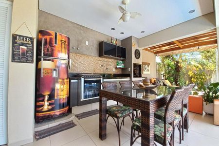 Casa à venda com 313m², 4 quartos e 6 vagas Casa à venda com 313m², 4 quartos e 6 vagasÁrea comum - Churrasqueira