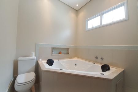 Casa à venda com 313m², 4 quartos e 6 vagas Casa à venda com 313m², 4 quartos e 6 vagasBanheiro da Suíte 1