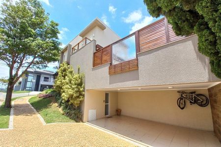 Casa à venda com 313m², 4 quartos e 6 vagas Casa à venda com 313m², 4 quartos e 6 vagasFachada