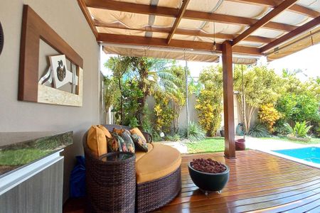 Casa à venda com 313m², 4 quartos e 6 vagas Casa à venda com 313m², 4 quartos e 6 vagasÁrea comum